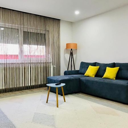 Comfy Apartment - Free Private Parking,Ac,Wi-Fi Nagykároly Kültér fotó