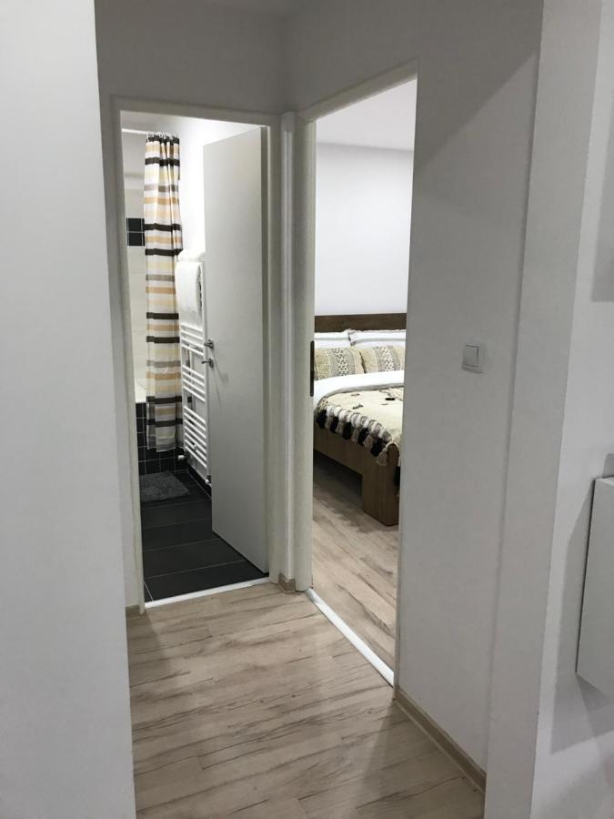 Comfy Apartment - Free Private Parking,Ac,Wi-Fi Nagykároly Kültér fotó