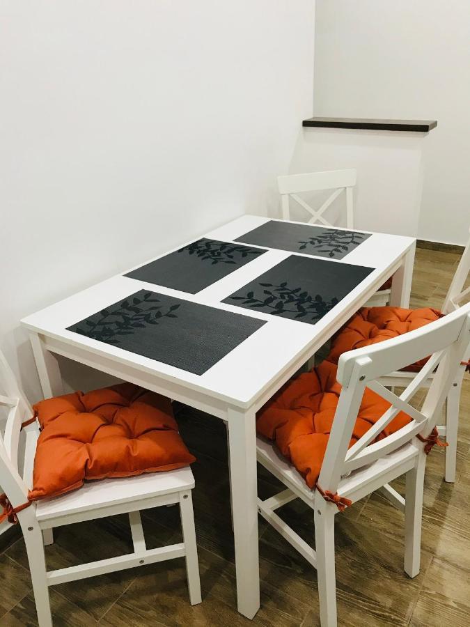Comfy Apartment - Free Private Parking,Ac,Wi-Fi Nagykároly Kültér fotó